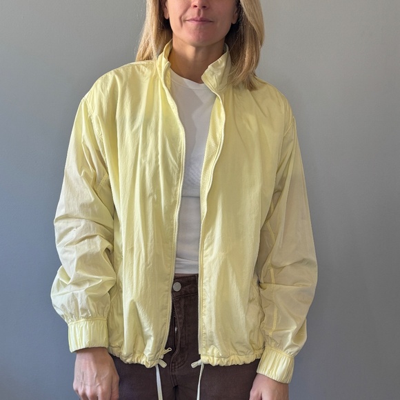 Calia Lightweight Windbreaker Jacket in Soft/Butter Yellow – Size M - Picture 2 of 3